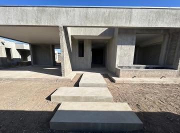 Casa · 228m² · 6 Ambientes · 2 Cocheras · Hauser Vende Exclusiva Casa en Barrio Lar de Boedo