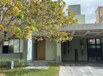 Casa · 311m² · 5 Ambientes · 2 Cocheras · Casa - Maipu