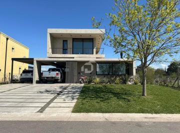 Casa · 278m² · 4 Ambientes · 4 Cocheras · Casa en Venta en San Sebastian, Escobar, G. B. a. Zona Norte