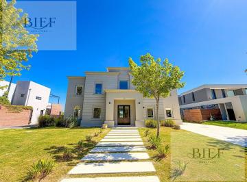 Casa · 311m² · 7 Ambientes · Casa en Venta Puertos Muelles