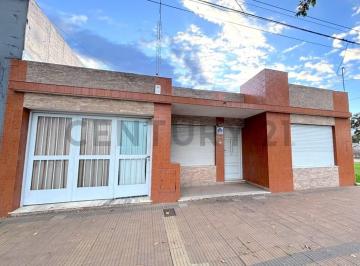 Casa · 170m² · 8 Ambientes · 1 Cochera · Casa con Gran Potencial + Unidad Independiente y Terreno Lindero
