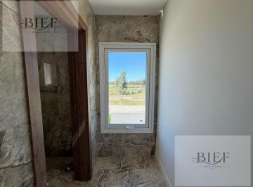 Casa · 140m² · 5 Ambientes · 6 Cocheras · Alquiler Casa La Providencia Canning