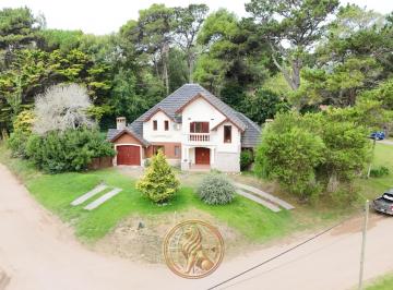 Casa · 200m² · 5 Ambientes · 1 Cochera · Alquiler Casa Pinamar Barrio Lasalle Pileta