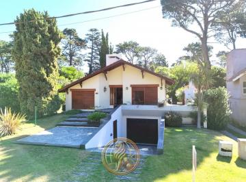 Casa · 230m² · 5 Ambientes · Venta Casa Pinamar Centro con Garage