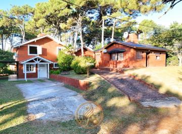 Casa · 235m² · 9 Ambientes · 1 Cochera · Venta Dos Casas en Block