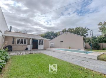 Casa · 108m² · 4 Ambientes · 4 Cocheras · Casa con Piscina en Venta Barrio Constitución