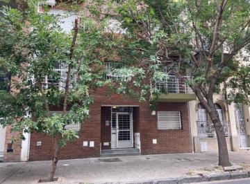 Departamento · 2m² · 2 Ambientes · Departamento 1 Dormitorio en Lourdes Al Frente Primer Piso Escalera