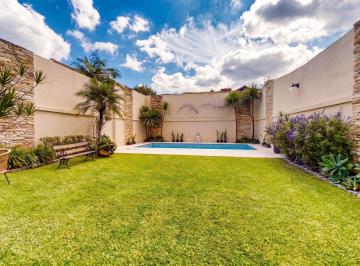 Casa · 248m² · 5 Ambientes · 2 Cocheras · Venta Chalet Martínez - 5 Ambientes - 3 Plantas - Jardín, Galeria y Pileta