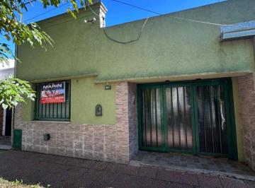 Casa de 4 ambientes, La Plata · Casa en Venta en Calle 73 Entre 12 y 13 con 400 m² Terreno y 3 Dorm. en Venta en Villa Elvira