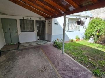 Casa de 3 ambientes, Lanús · Casa con 2 Dorm. y 228 m² en Venta, Lanús Este