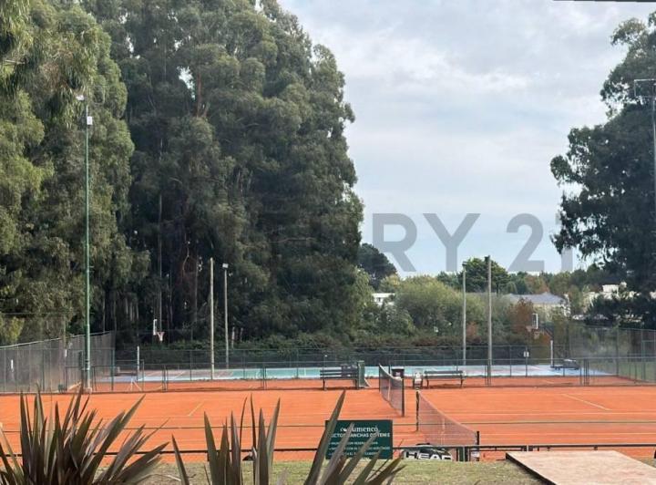 Terreno · 735m²