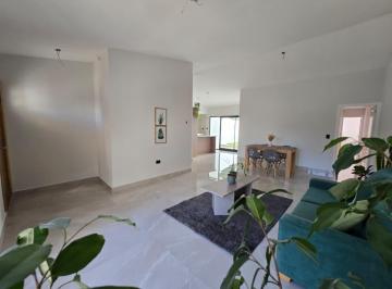 PH · 108m² · 3 Ambientes · 1 Cochera · PH en La Perla