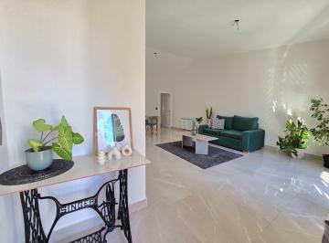 PH · 108m² · 3 Ambientes · 1 Cochera · PH en La Perla