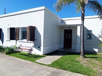 Casa · 149m² · 4 Ambientes · 6 Cocheras · Casa en Venta en San Rafael Villanueva, 3 Dorm., Dependencia, Lavadero