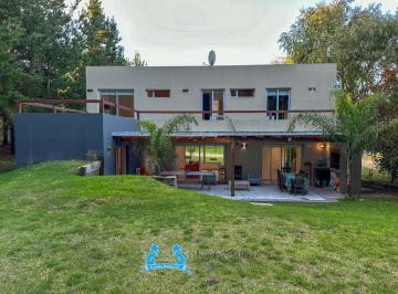 Casa de 5 ambientes, Costa Esmeralda · Casa con 4 Dorm. de 180 m² en Venta Rodeada de Verde en Costa Esmeralda