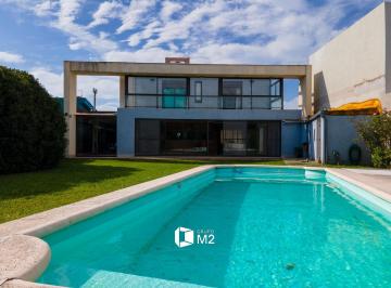 Casa · 247m² · 5 Ambientes · 2 Cocheras · B 7 Soles - Exc. Casa en Venta de 4 Dorm. C/ Galeria Cerrada y Pileta!