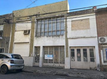 Casa de 6 ambientes, Rosario · Venta - Echesortu - Casa de 5 Dorm. con Patio y 2 Cocheras - Reciclar