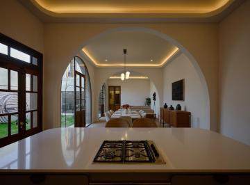 Casa · 203m² · 7 Ambientes · 1 Cochera · Casa Se Vende