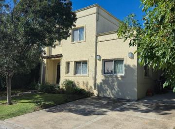Casa · 219m² · 4 Ambientes · 3 Cocheras · Casa | 219 m² | 3 Dorm + Play| Parrilla y Pileta