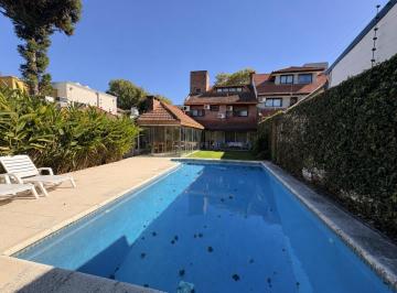 Casa · 323m² · 5 Ambientes · 2 Cocheras · Casa en Acassuso en Alquiler con Pileta