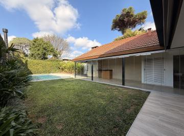 Casa · 323m² · 5 Ambientes · 2 Cocheras · Casa en Acassuso en Alquiler con Pileta