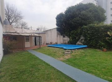 Casa · 148m² · 5 Ambientes · 1 Cochera · Casa con Lote