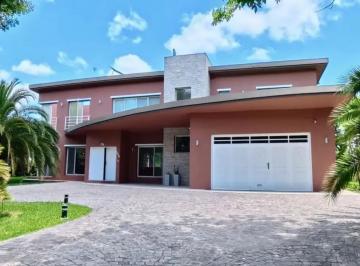 Casa · 330m² · 5 Ambientes · 2 Cocheras · Casa en Venta Miralagos 5 Ambientes