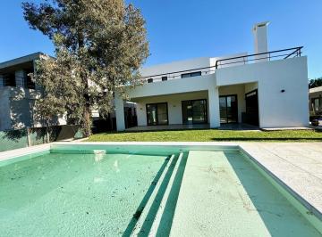 Casa · 270m² · 6 Ambientes · 2 Cocheras · Excelente Casa en Venta Al Agua con 4 Dorm. en Laguna Grande, Villanueva