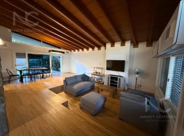 Casa · 247m² · 5 Ambientes · 1 Cochera · Casa de 5 Ambientes en Venta Quilmes!