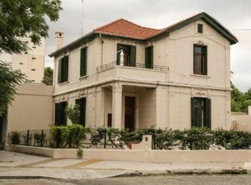 Casa · 437m² · 5 Ambientes · 4 Cocheras · Casa en Alquiler en Belgrano R - Estilo Antiguo - 2 Plantas - Ideal Uso Profesional