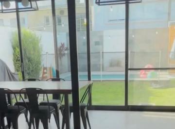 Casa · 150m² · 4 Ambientes · 1 Cochera · Casa Apta Crédito Chacra del Sur
