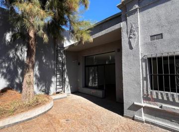 Casa · 115m² · 5 Ambientes · Venta Casa Interna Reciclada – 3 Dorm. – 2 Patios – Zona Sur
