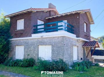 Casa · 165m² · 5 Ambientes · 1 Cochera · Chalet Marplatense en Esquina Para Uso Profesional