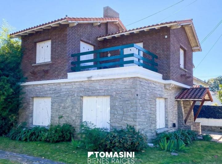 Casa · 165m² · 5 Ambientes · 1 Cochera