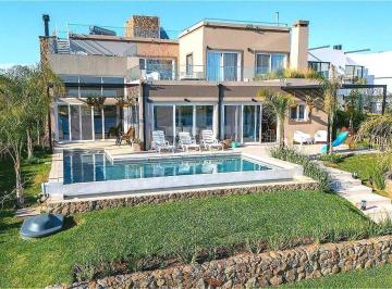Casa · 460m² · 8 Ambientes · 6 Cocheras · Casa a La Laguna en Puertos del Lago