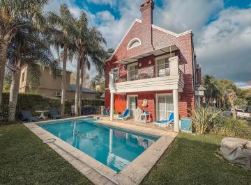 Casa · 450m² · 7 Ambientes · 2 Cocheras · Casa en Boat Center con Amarra