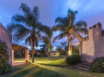 Casa · 500m² · 4 Ambientes · Casa Venta en Mendiolaza Golf