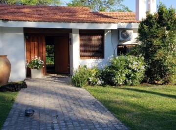 Casa · 391m² · 3 Ambientes · 5 Cocheras · Venta Casa 3 Dorm. Villa Allende Golf