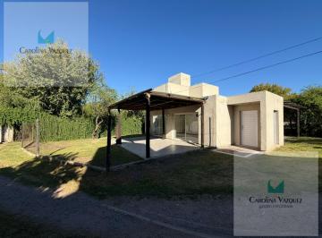 Casa · 139m² · 5 Ambientes · 1 Cochera · Alquiler Casa 3 Dorm. Mendiolaza Golf