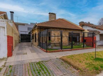 Casa · 554m² · 4 Ambientes · Venta Casa + Dúplex + Cochera Para 18 Autos