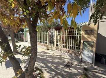 Casa · 225m² · 4 Ambientes · 2 Cocheras · Venta - Casa en Barrio 260 Viviendas - C120