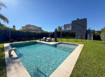 Casa · 227m² · 4 Ambientes · 4 Cocheras · Venta Casa Altos de Campo Grande
