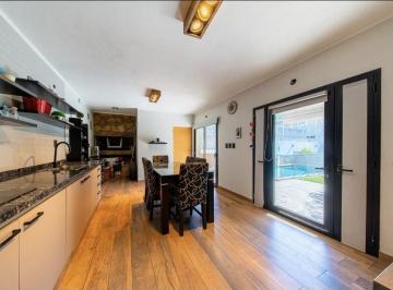 Casa · 251m² · 3 Dormitorios · 1 Cochera · Venta - Casa - 3 Dorm. - Pedro Lino Funes 1633 - Azcuenaga - Rosario