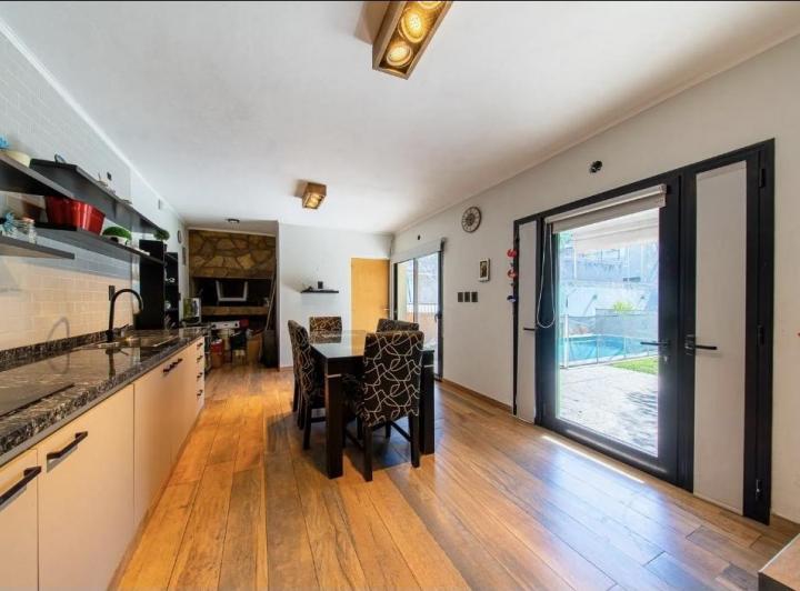 Casa · 251m² · 3 Dormitorios · 1 Cochera