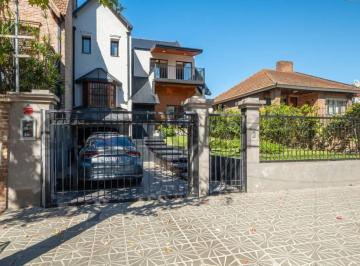 Casa · 280m² · 6 Ambientes · 4 Cocheras · Venta Casa 6 Ambientes en Tigre Centro Paseo Victorica Acepta Permuta