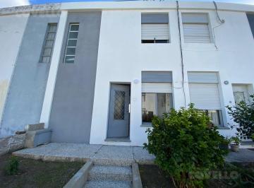 Casa · 60m² · 5 Ambientes · 1 Cochera · Oportunidad! Casa de Dos Dorm. en Venta - Colonia del Sacramento