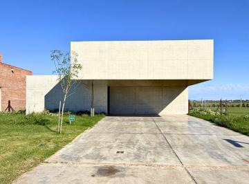 Casa · 200m² · 4 Ambientes · 2 Cocheras · Venta Casa 3 Dorm. en La Finca Country Club