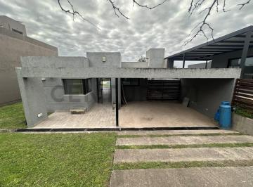Casa · 166m² · 4 Ambientes · Hermosa Casa con Pileta en Barrio Cerrado Villa Catalina