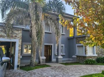 Casa · 300m² · 6 Ambientes · Casa en Country El Paraíso