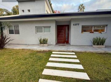 Casa · 185m² · 5 Ambientes · 1 Cochera · Casa en Barrio El Carmencito